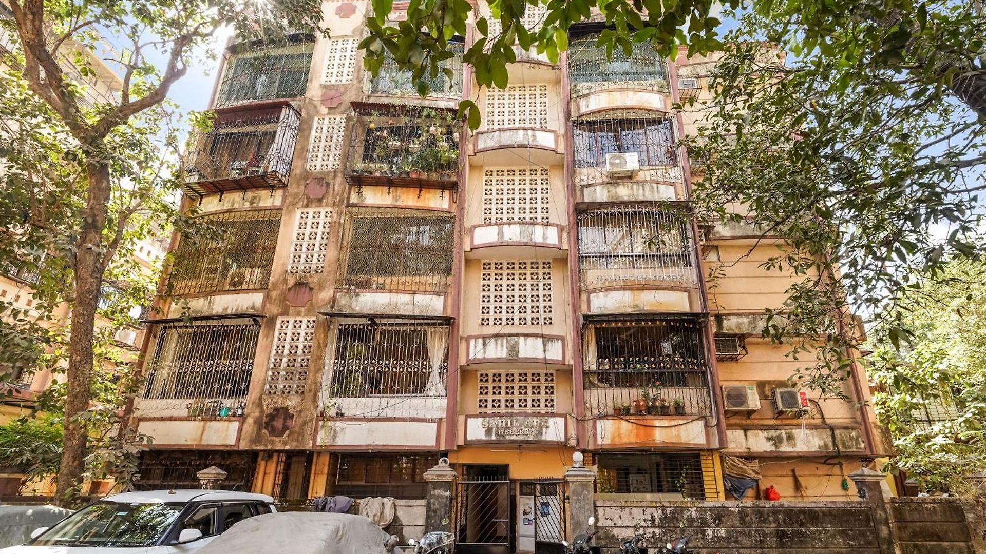 Bohemian 1bhk In Bandra W By Square One Apartment