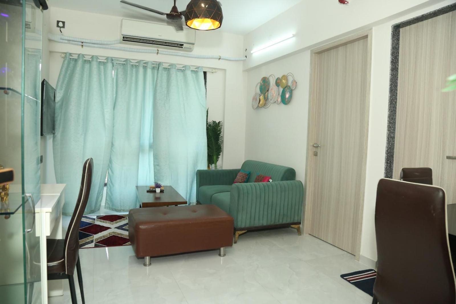 Ivy Downtown - 1 Bhk - Near Nesco And Sv Road Mumbai