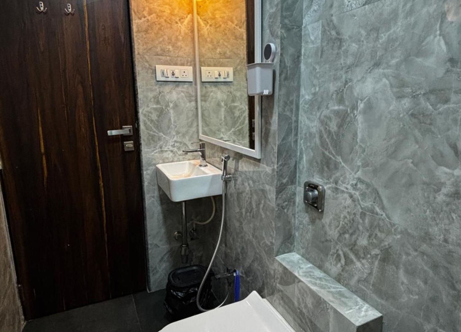 Eden 1bhk In Bandra W By Squareone *