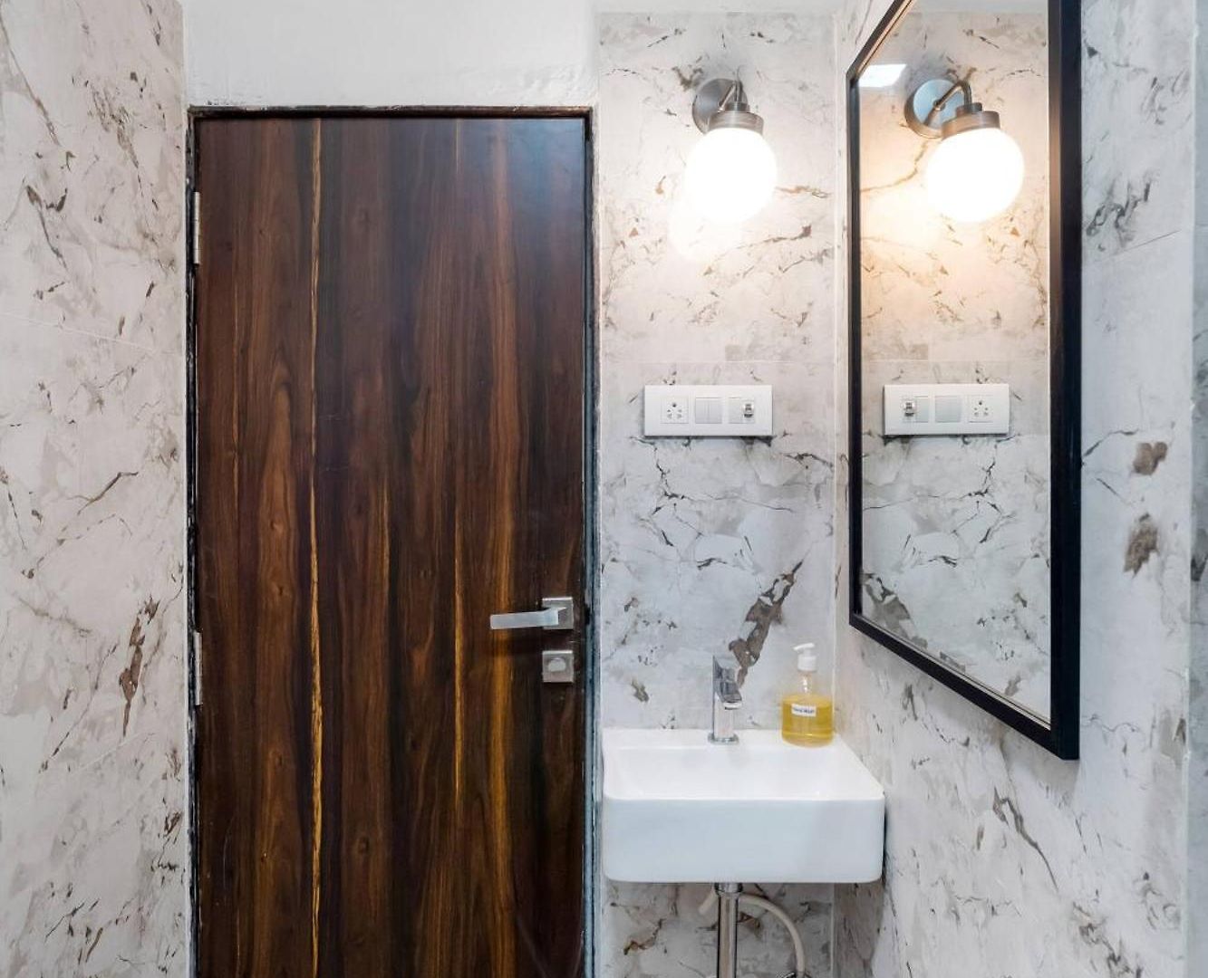 Luna: Chic Secure 1 Bhk In The Heart Of Bandra W Apartment *