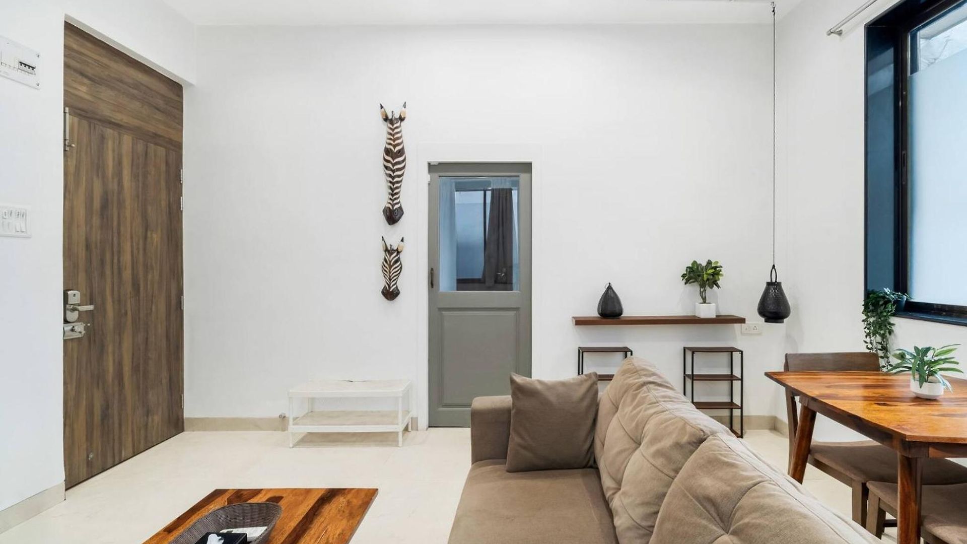 Earthy: Large 1 Bhk In Gated Society Mumbai