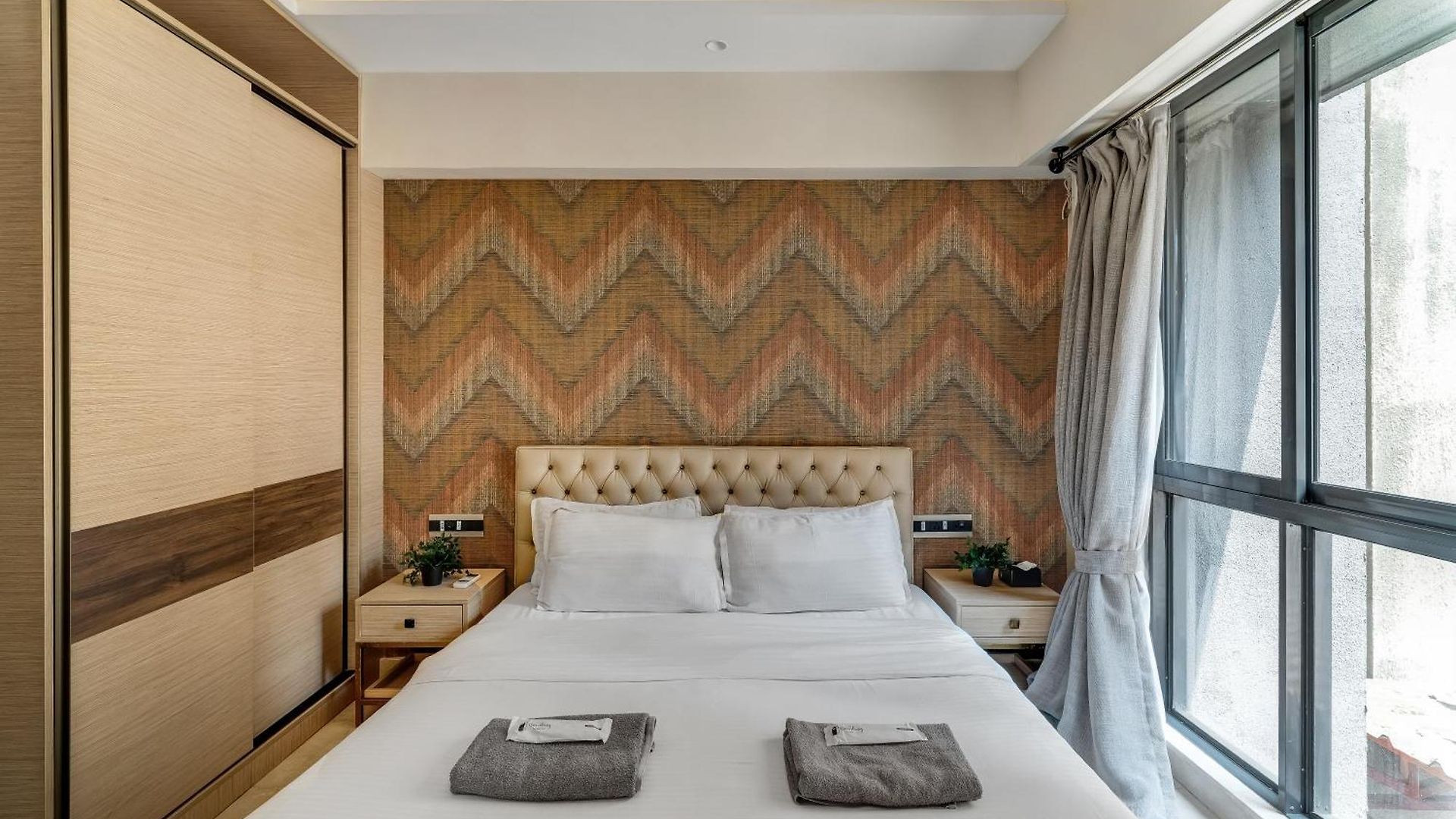 Sorrento Modern Near Bkc Apartment Mumbai