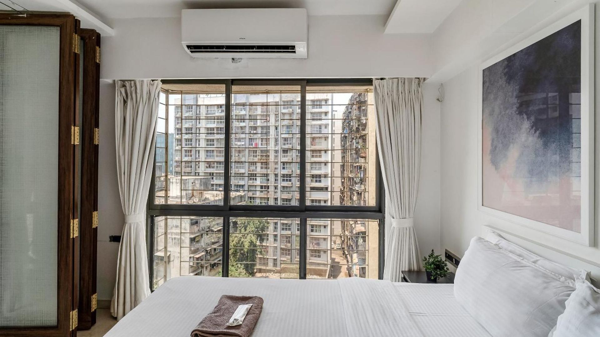 Brio Near Bkc Pool Wi-fi Kitchen Apartment Mumbai