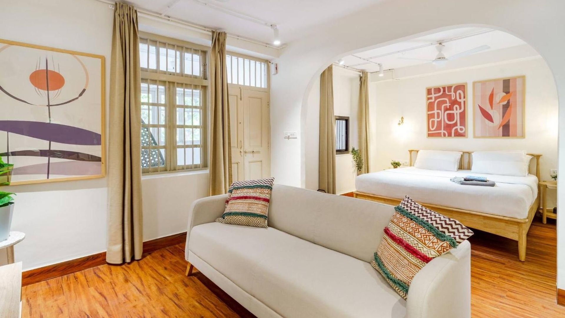 48b Stylish 1bhk Khar With Swing Apartment *