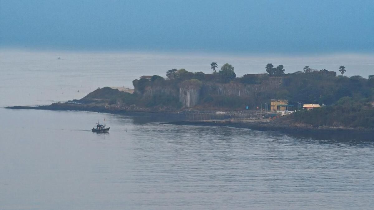 Blue Ice Lagoon L Urban Escape L Ocean View Apartment Mumbai