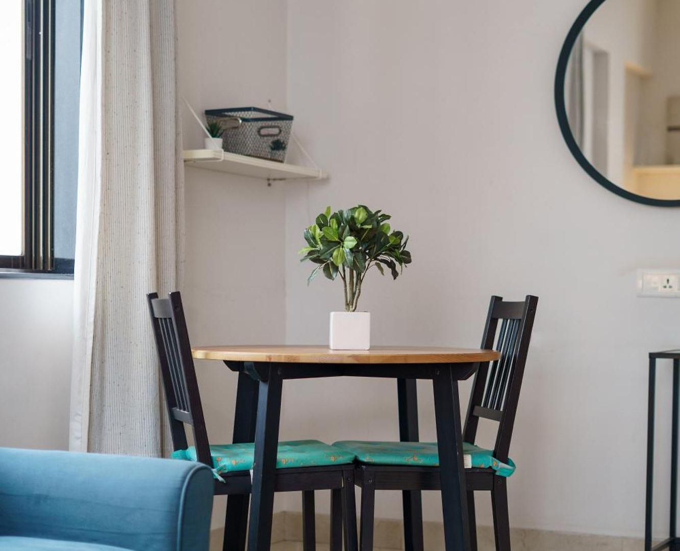 Quirky 1bhk In Bandra W By Square One Apartment