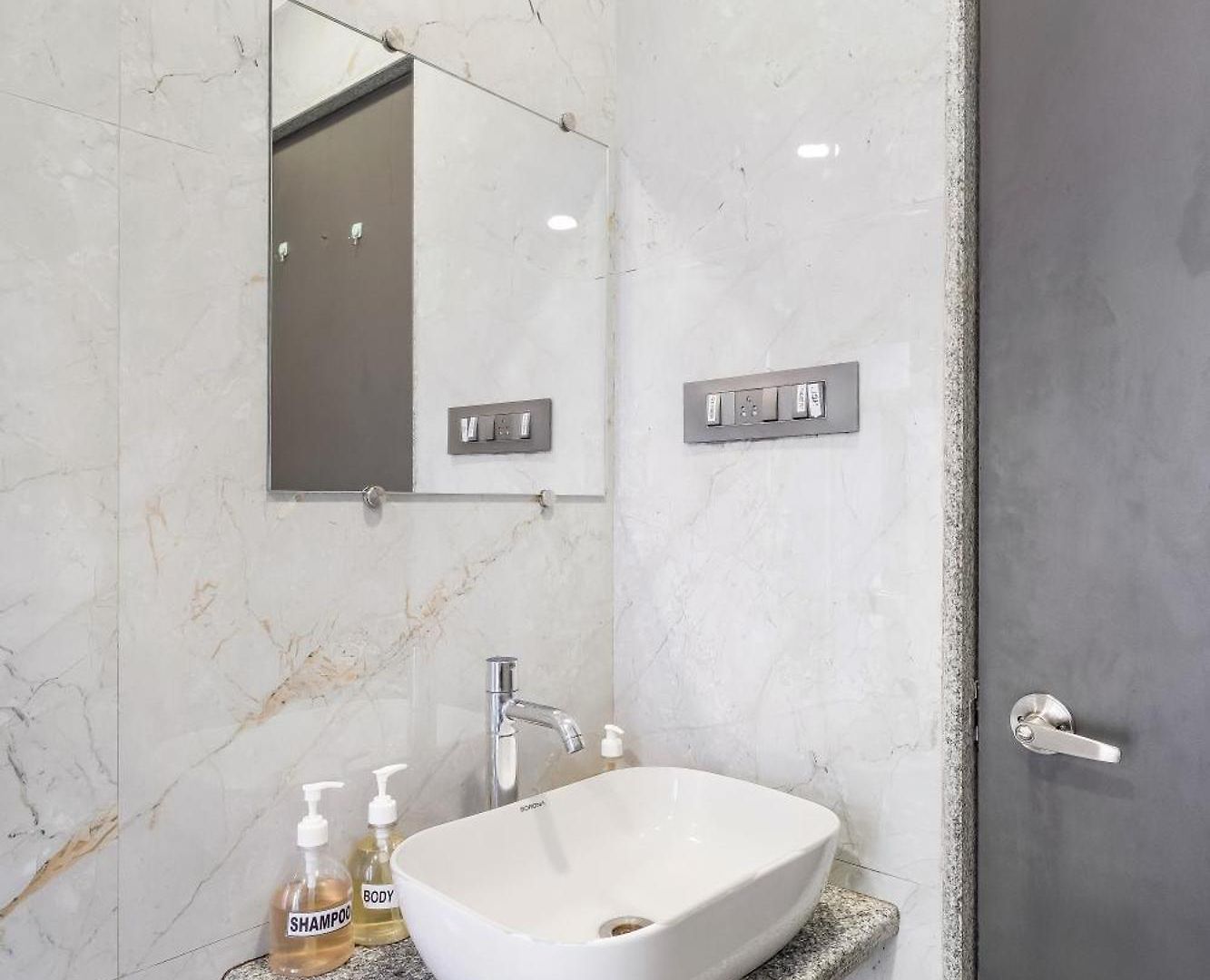 Apartment Mezzo Pvt 3bhk In Bandra By Square One *