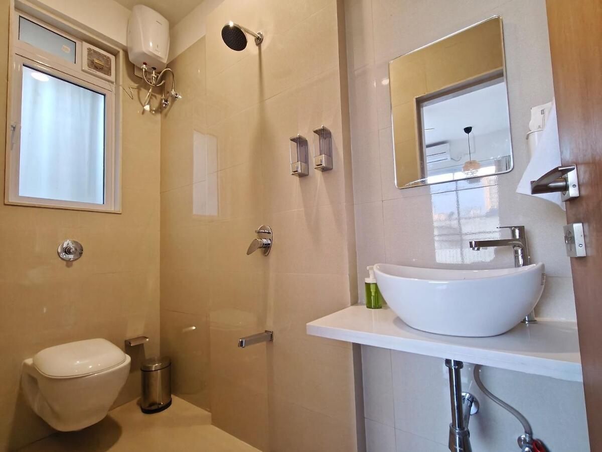 Lite - Dadar West Apartment *