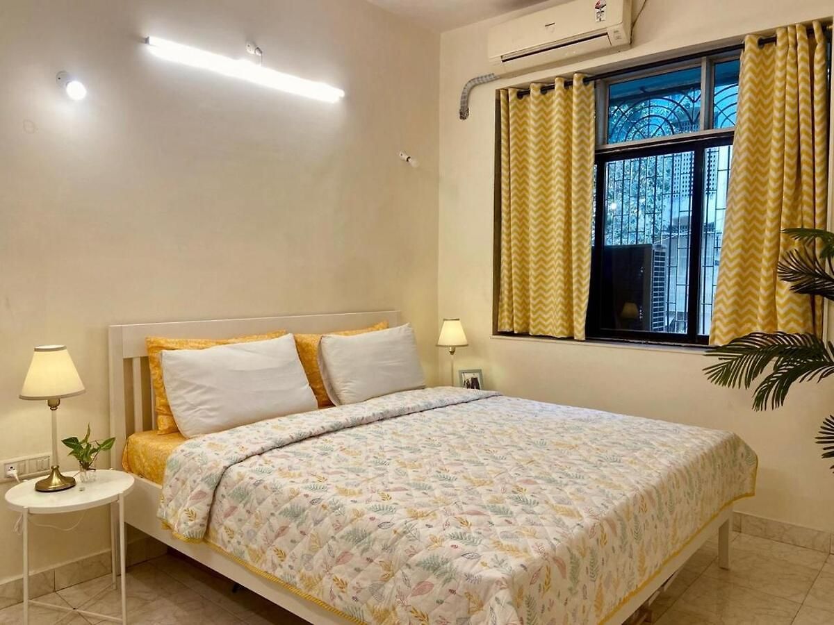 Spacious 1 Bed 2 Bath Bandra Balcony Wifi * Mumbai