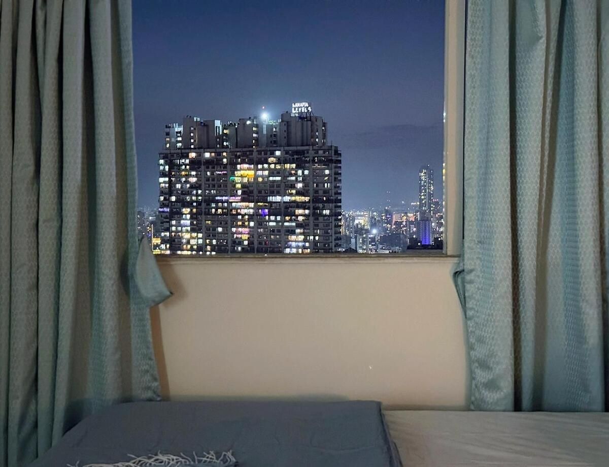 It's Sky High 33rd Floor Blue Views