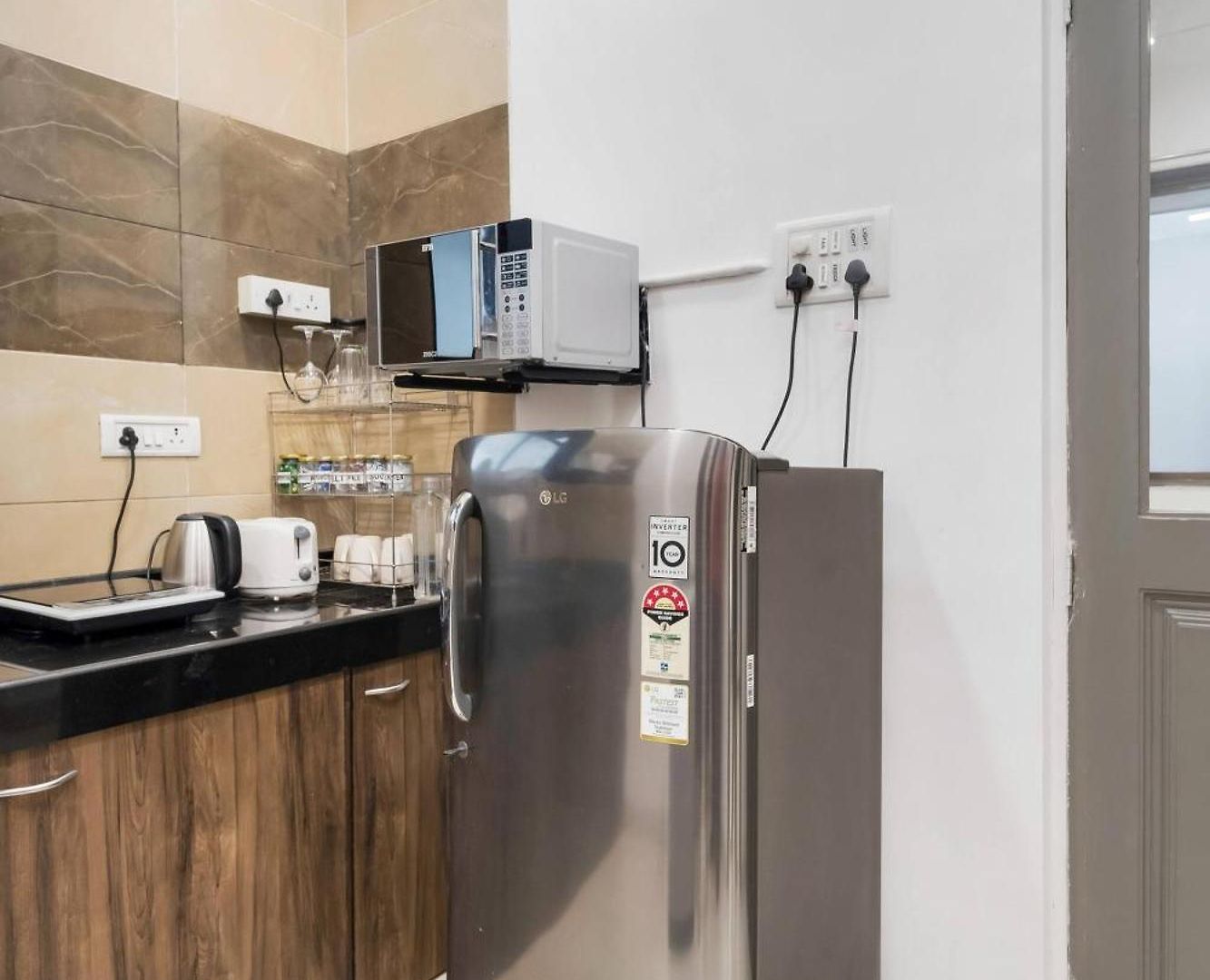 Earthy: Large 1 Bhk In Gated Society * Mumbai