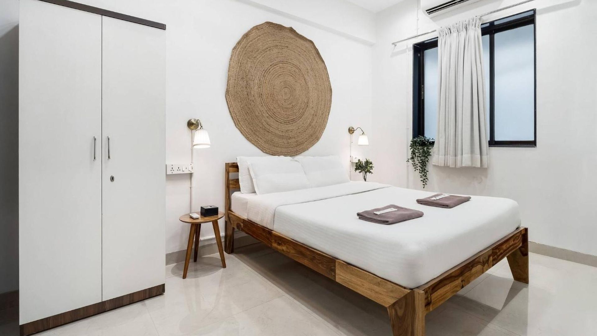 Earthy: Large 1 Bhk In Gated Society Apartment *