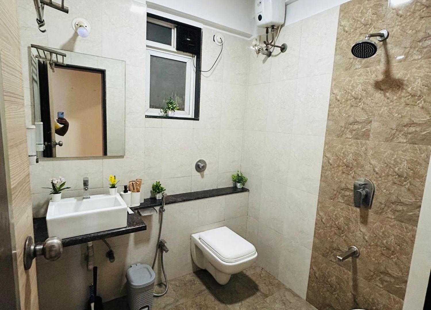 2bhk Beside Hiranandini-star Homes Powai * Mumbai