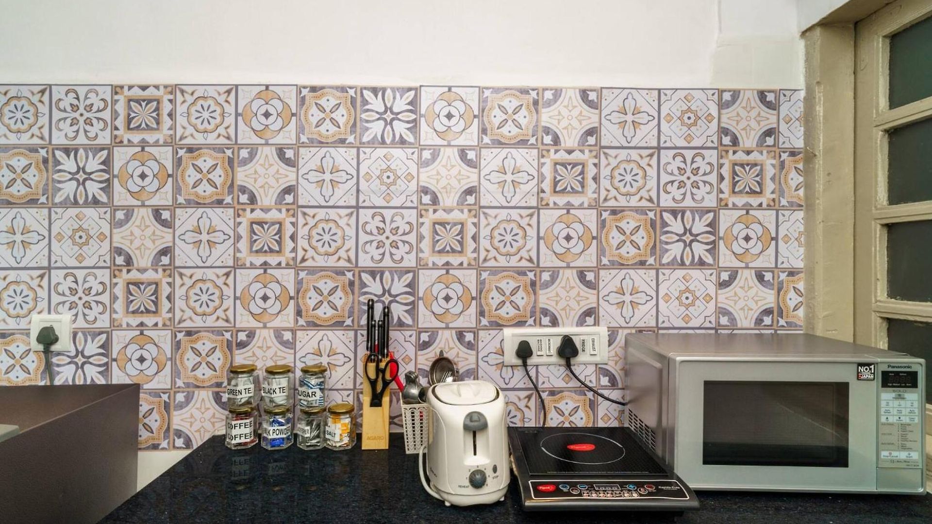 48b Stylish 1bhk Khar With Swing Apartment *