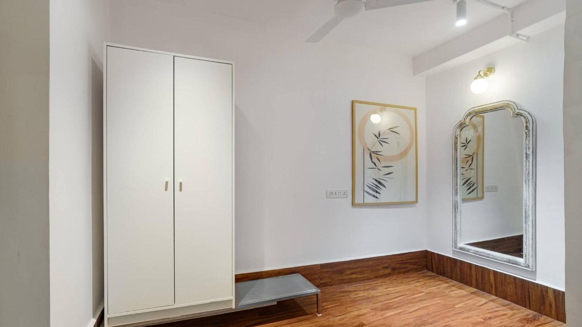 48b Stylish 1bhk Khar With Swing