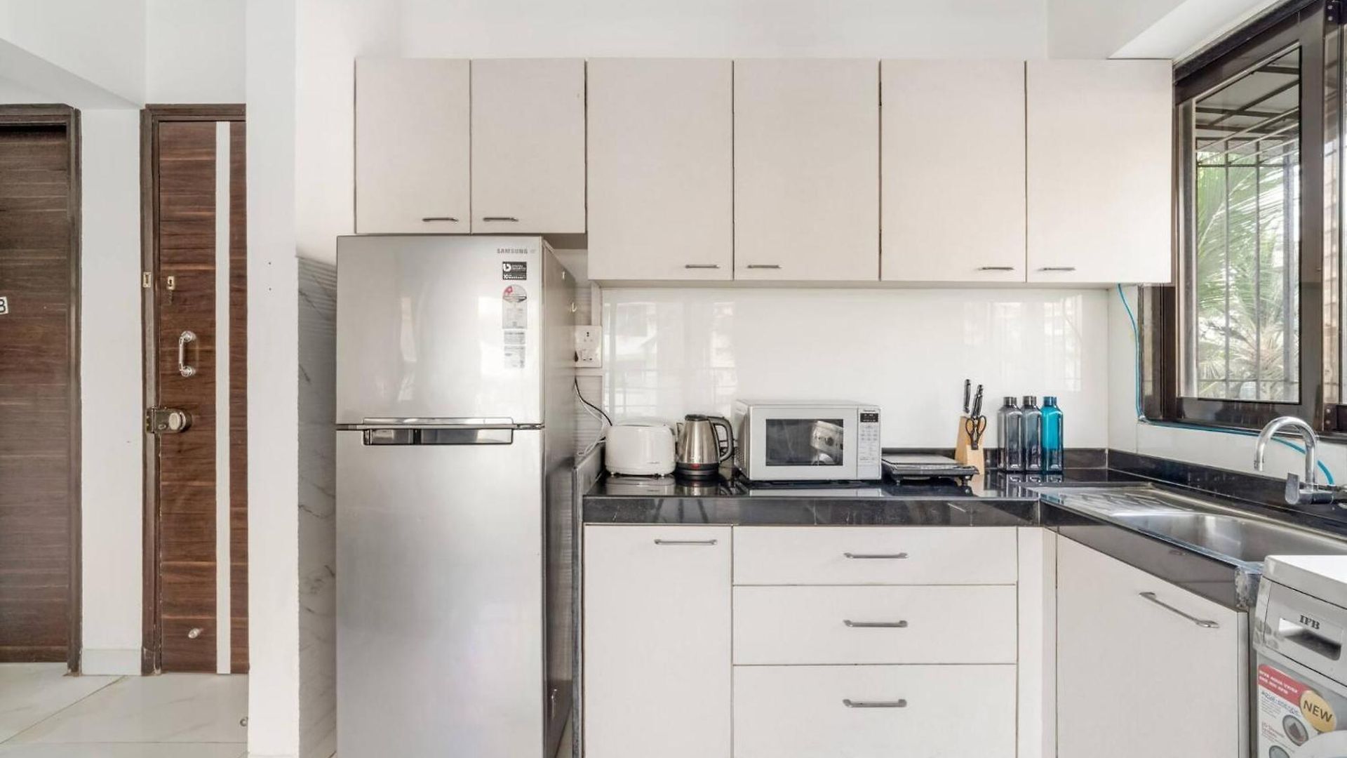 Athena Elegant 2bhk In Khar Gated Connected Apartment *
