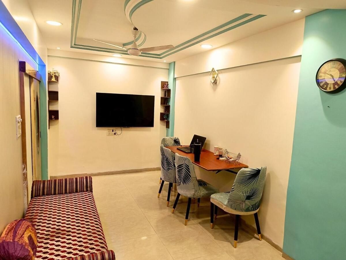 1bhk Recliners 55 Inchs Led Netflix Near Juhu Airport Nanavati Parle Apartment Mumbai