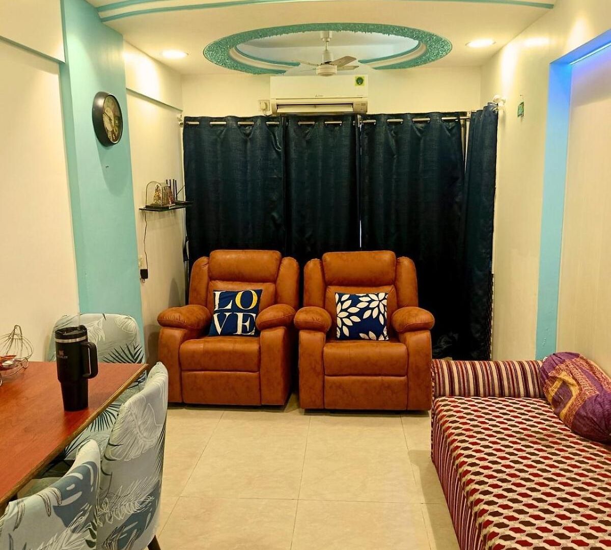 1bhk Recliners 55 Inchs Led Netflix Near Juhu Airport Nanavati Parle * Mumbai