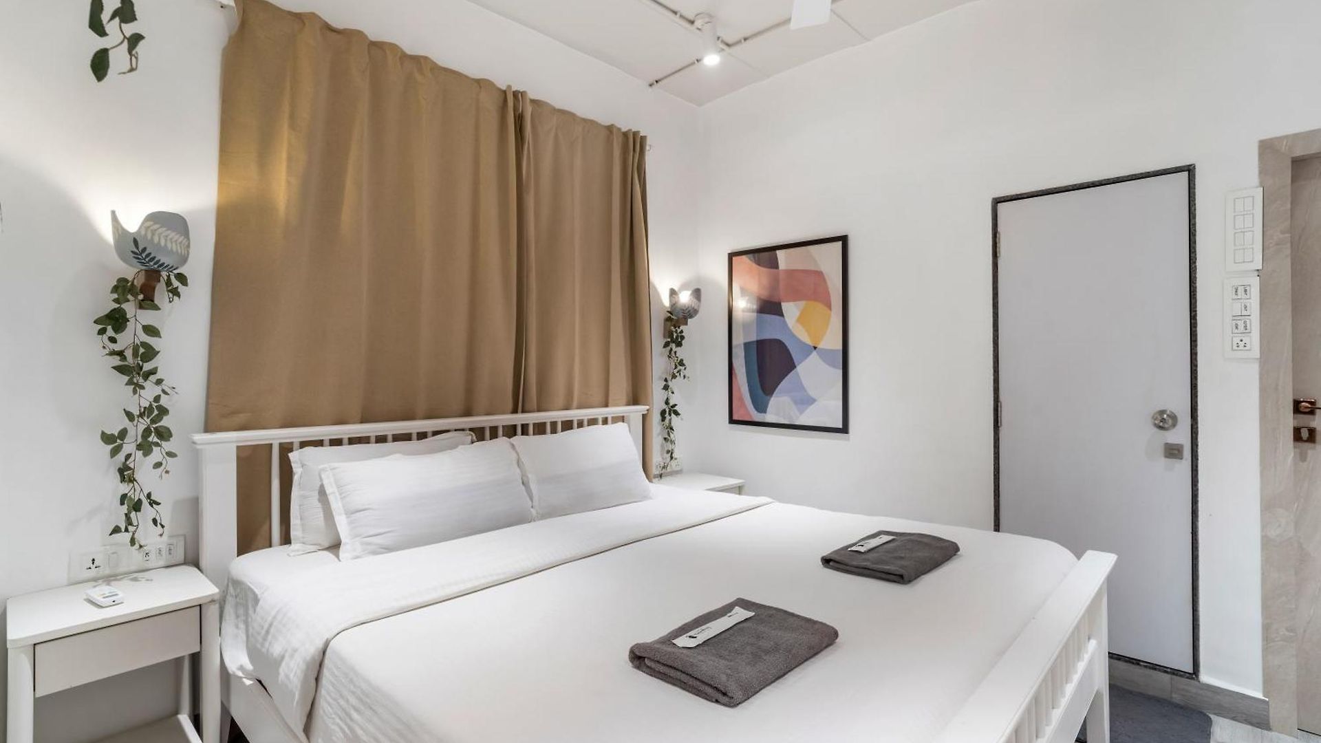 Vera 1bhk In Khar W By Square One * Mumbai