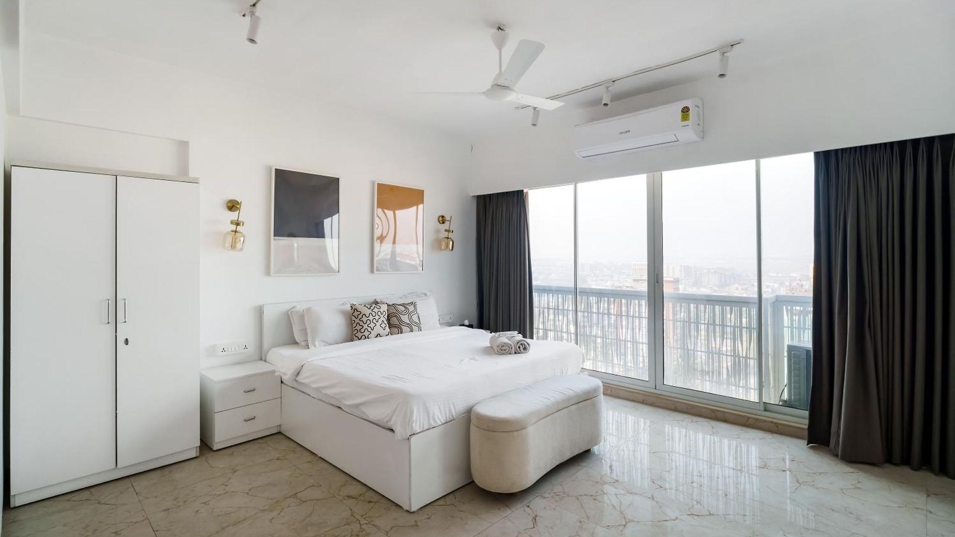 Anya 2bhk Near Bkc By Square One *