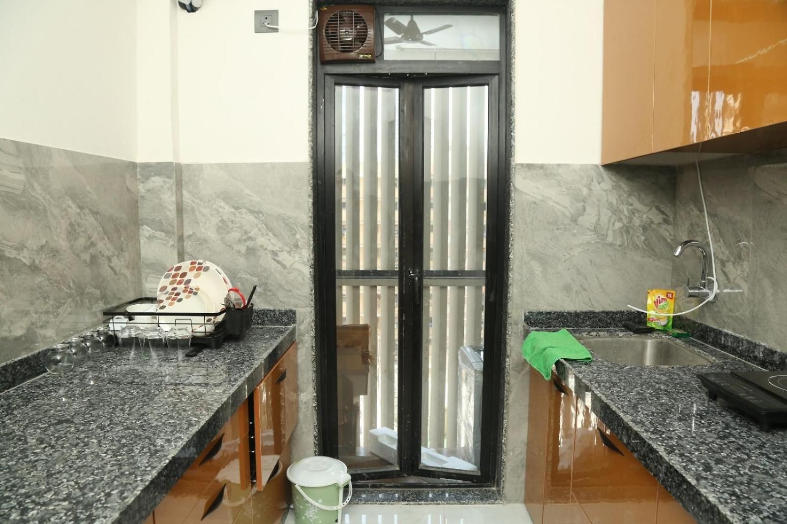 Apartment Ivy Downtown - 1 Bhk - Near Nesco And Sv Road *
