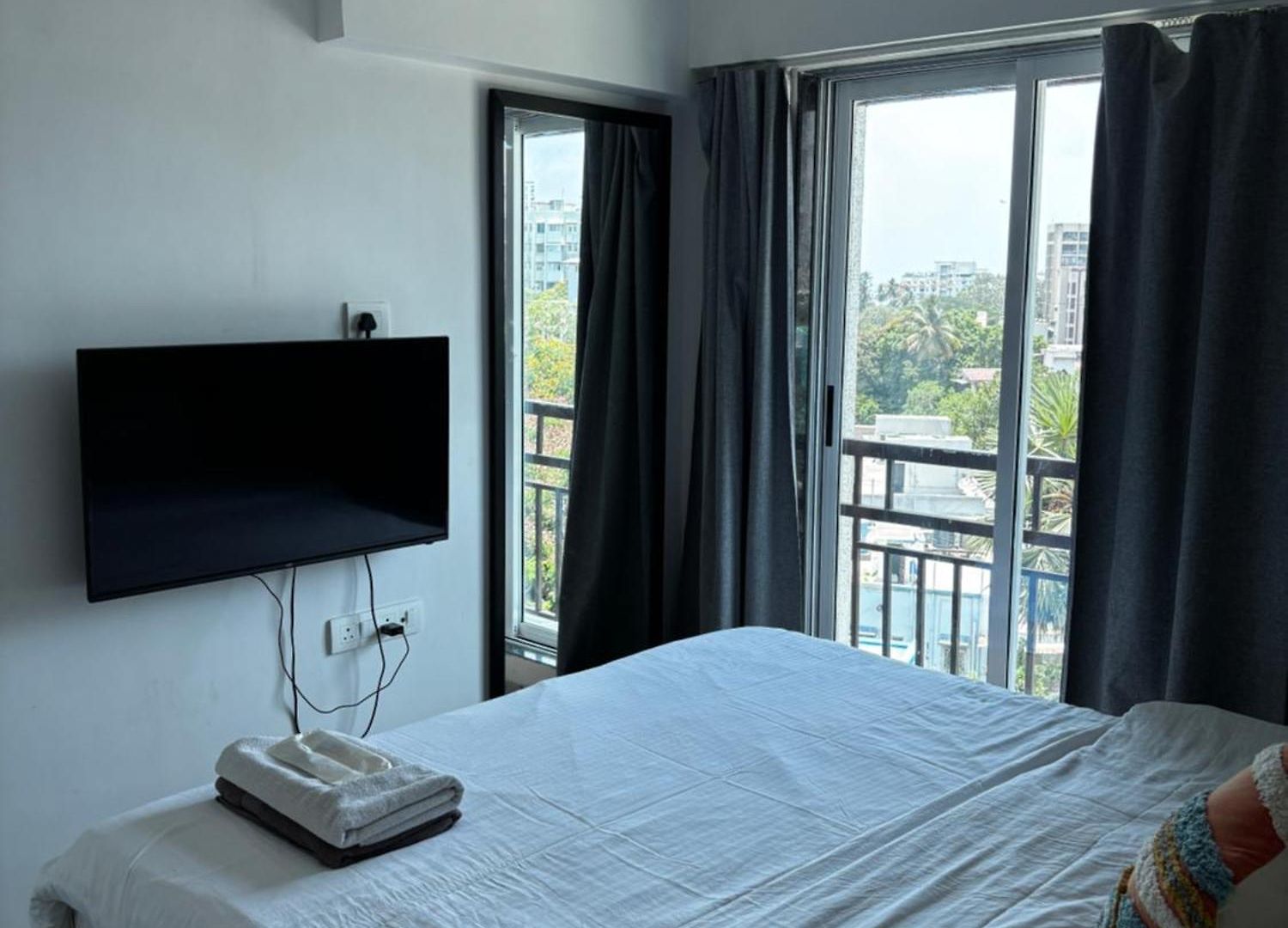 Eden 1bhk In Bandra W By Squareone *