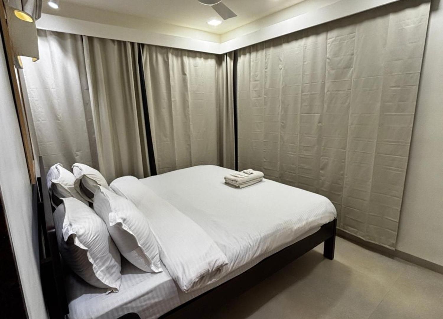 Pearl 1bhk In Bandra W By Square One Apartment *