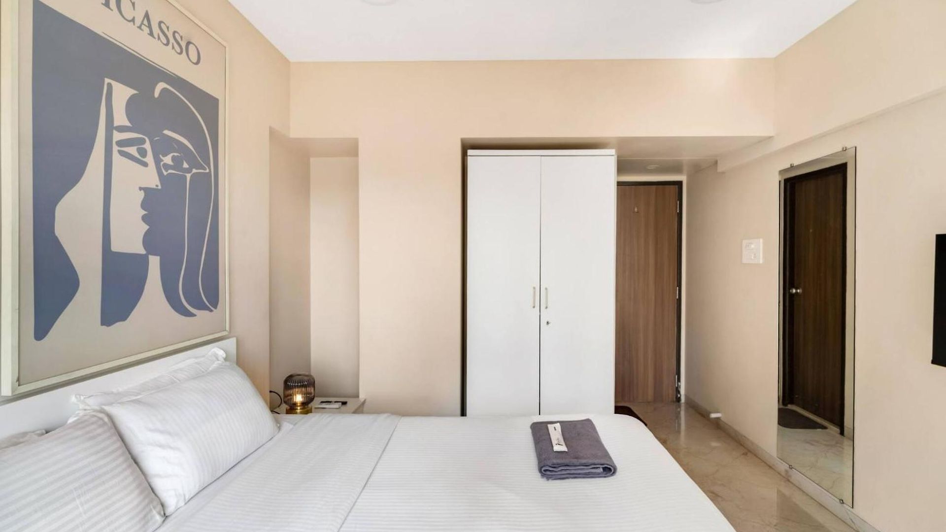 Tao Private 3bhk In Bandra *