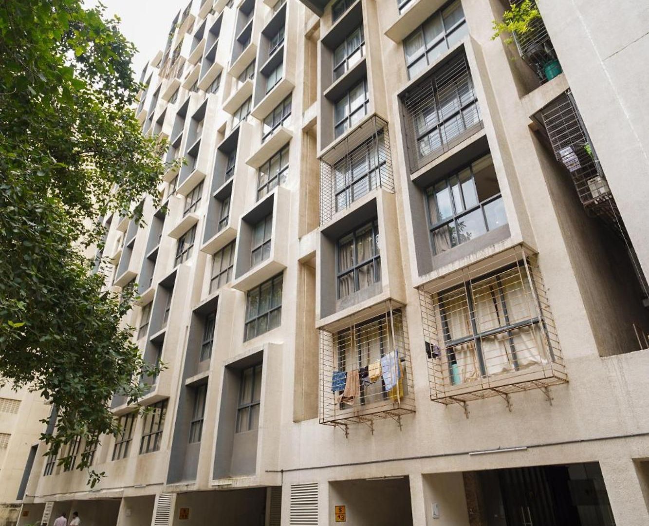 Amalfi 1 Bhk In Bkc - Stylish Secure Living *