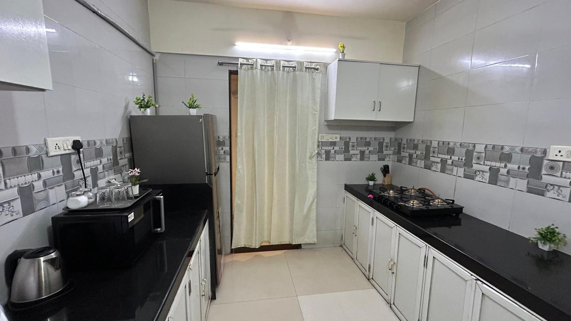 3bhk Near Hiranandini Powai -star Homes Apartment