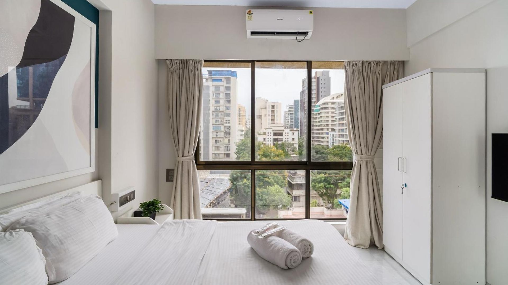 Apartment Mezzo Pvt 3bhk In Bandra By Square One Mumbai