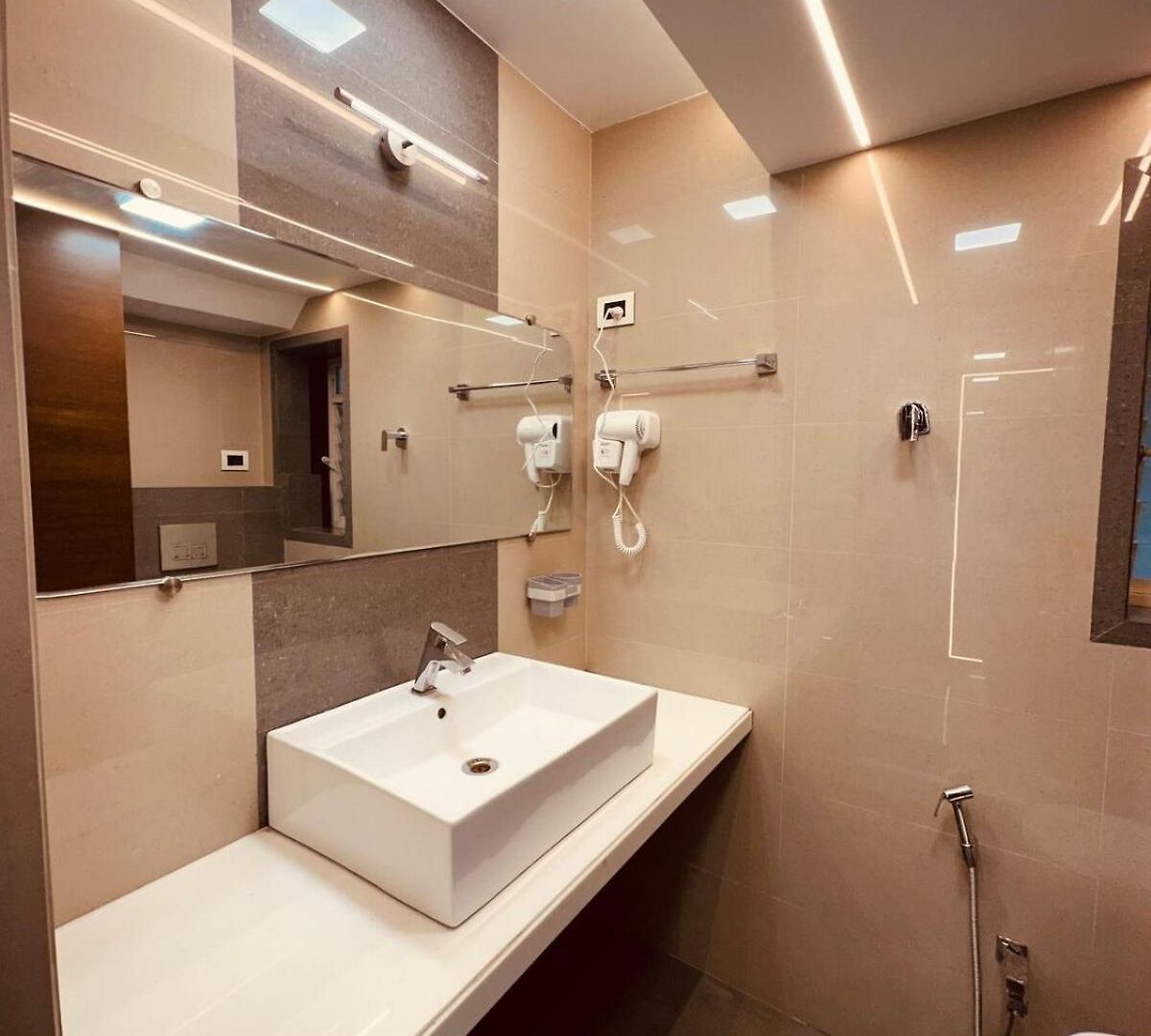 Apartment The Hidden Bliss - Near Nesco