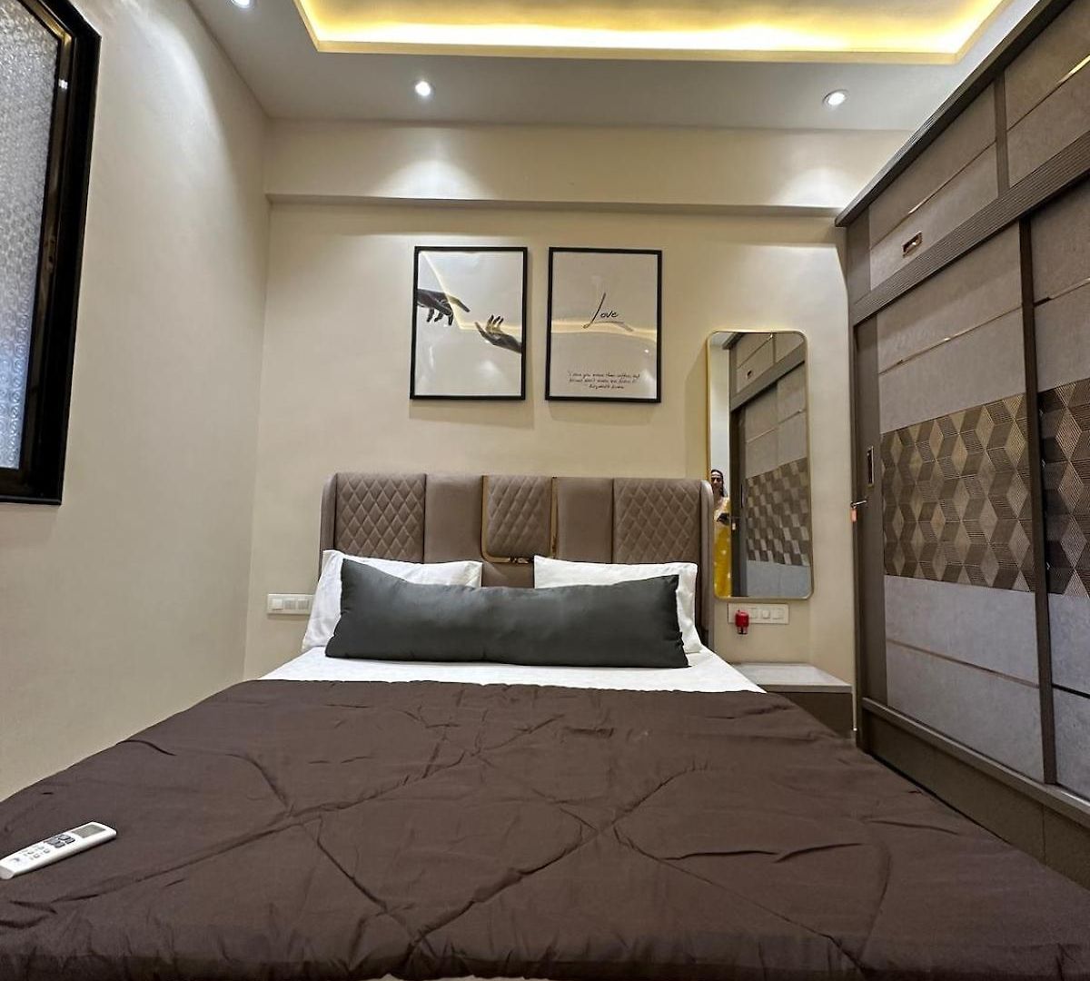 Izaara - 15 Mins From Lilavati & Nanavati Apartment *
