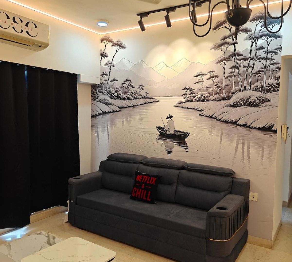 Apartment It's Black & White *