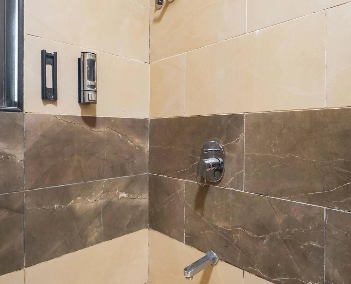 Apartment Earthy: Large 1 Bhk In Gated Society