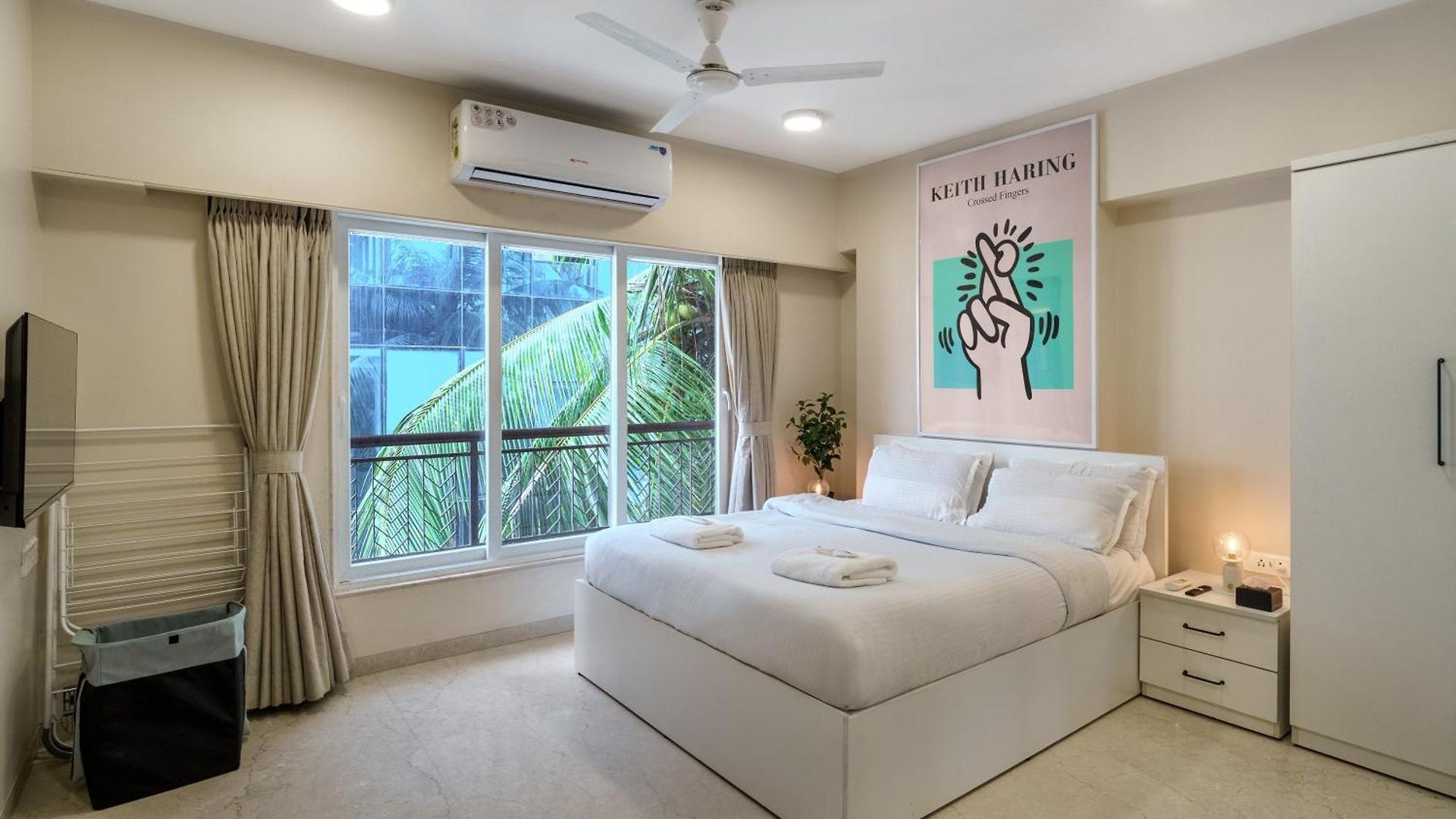 Zen Private 3Bhk In Bandra Apartment *