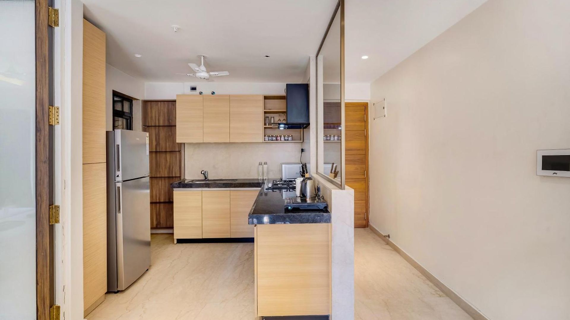 Capri Modern In Secure Bkc Complex W Wi-fi Apartment Mumbai