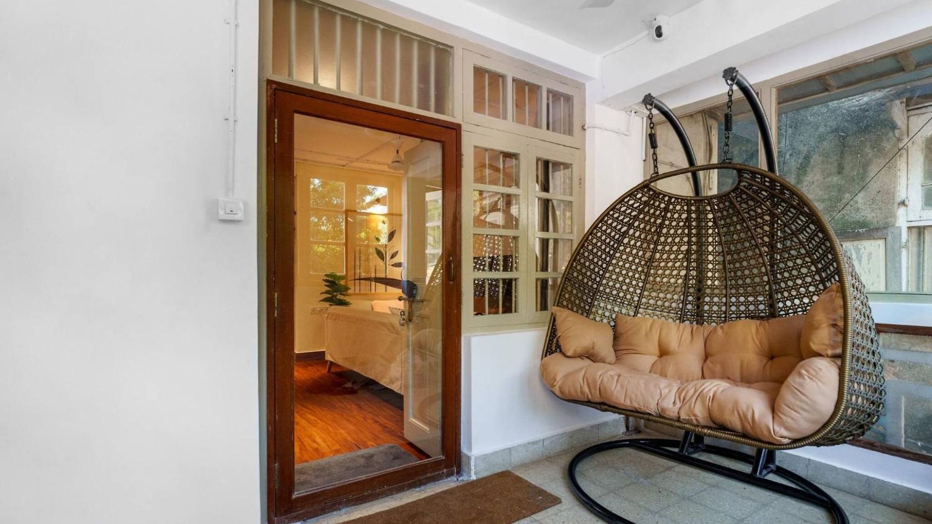 Apartment 48b Stylish 1bhk Khar With Swing