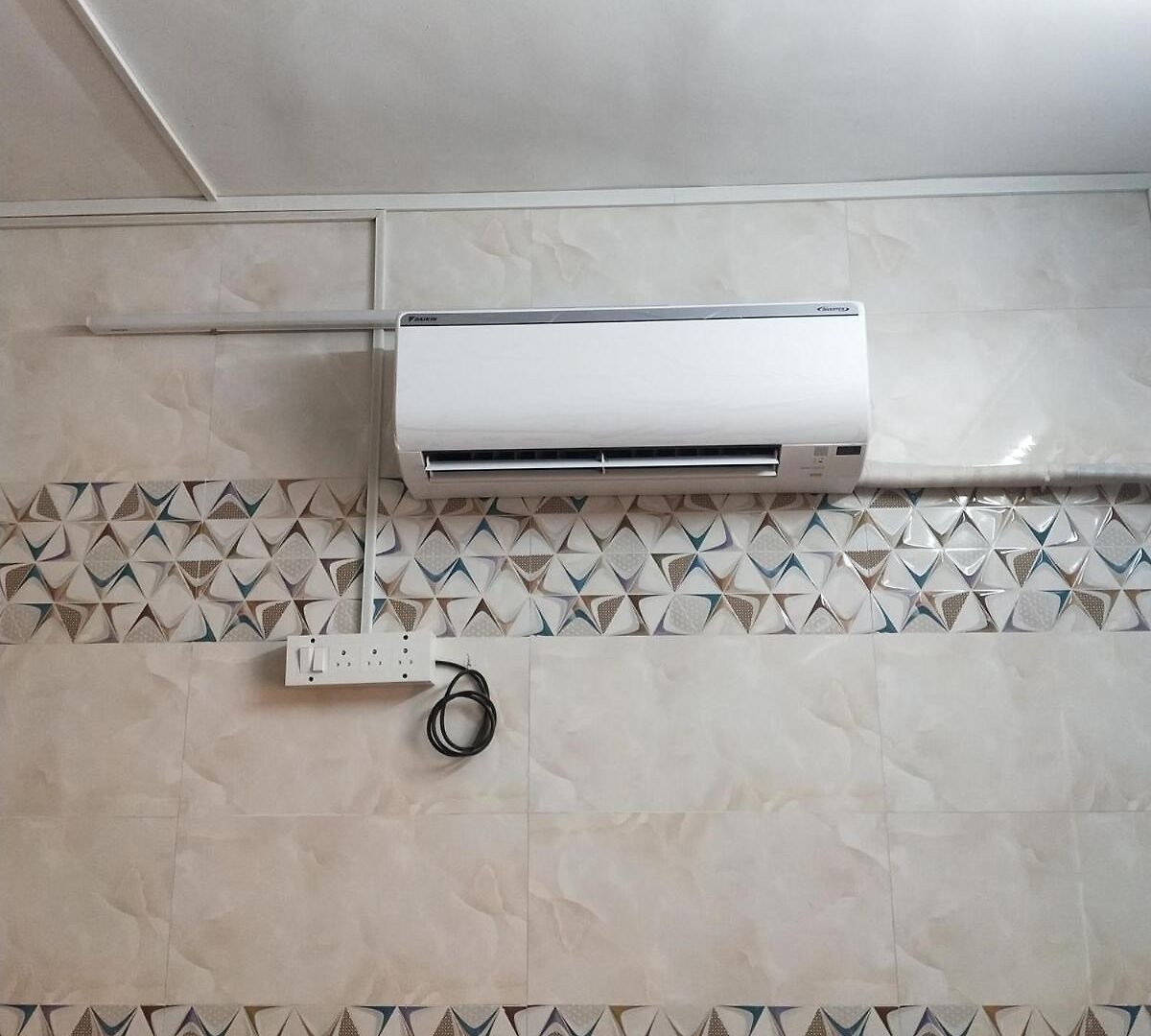1bhk Recliners 55 Inchs Led Netflix Near Juhu Airport Nanavati Parle *