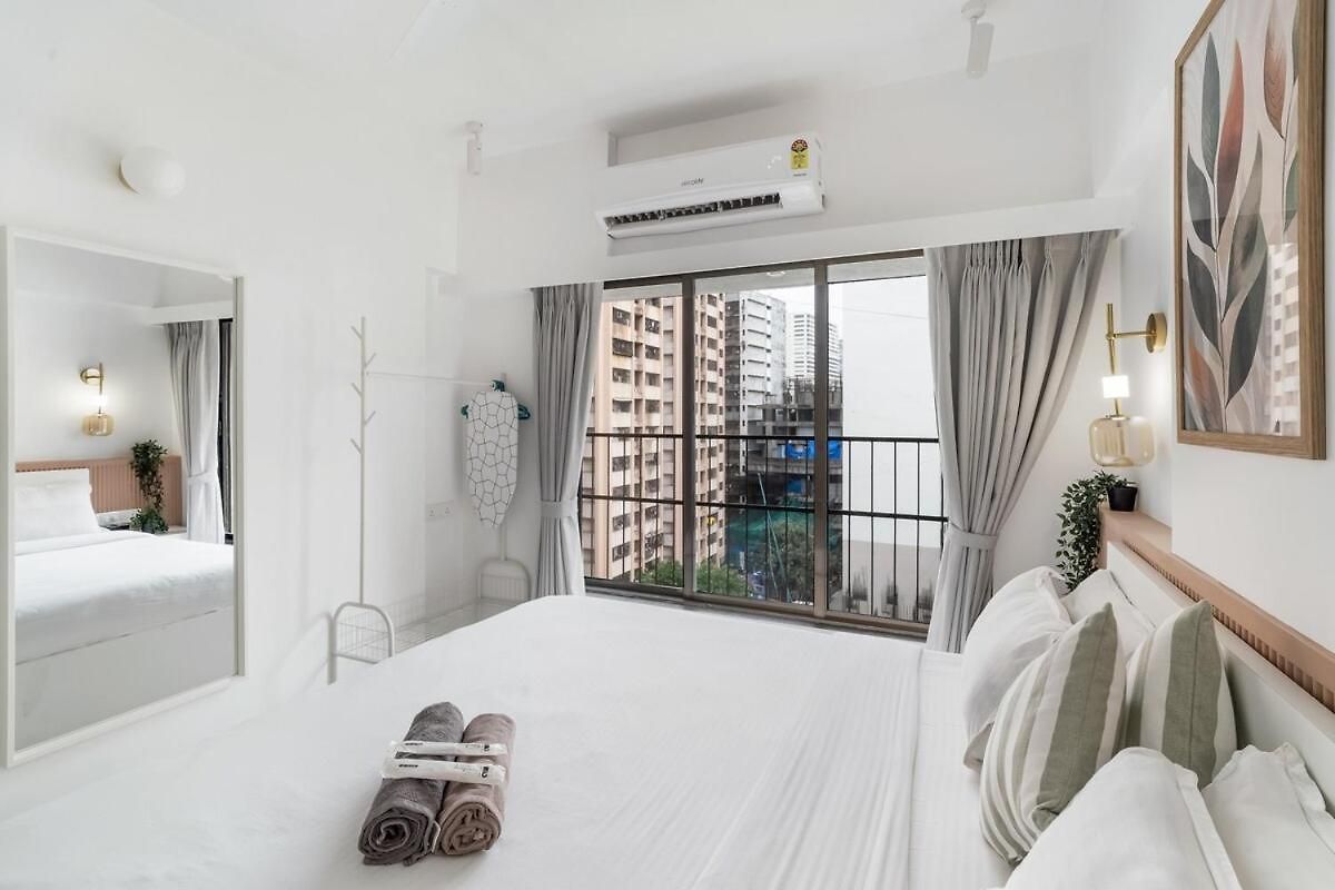 Evara 1bhk In Khar W By Square One Apartment