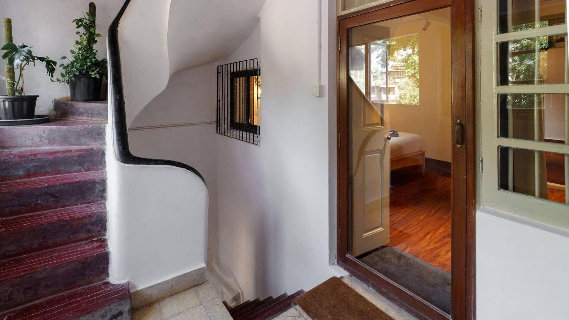 Apartment 48b Stylish 1bhk Khar With Swing