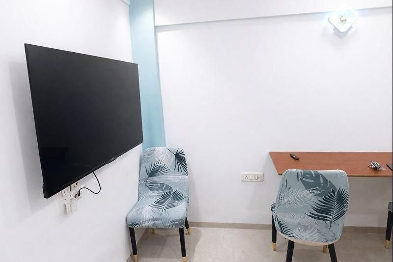 1bhk Recliners 55 Inchs Led Netflix Near Juhu Airport Nanavati Parle