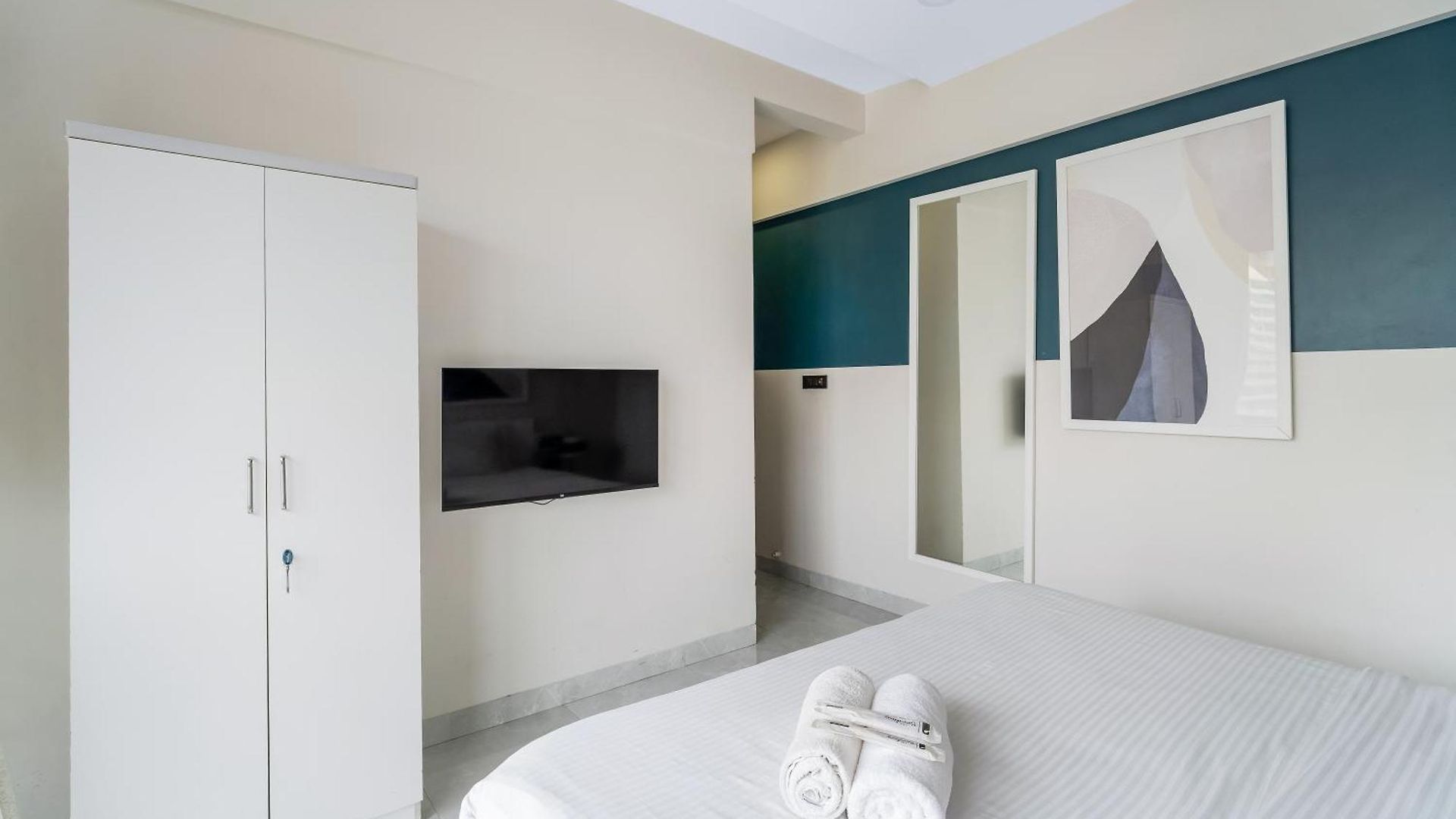 Mezzo Pvt 3bhk In Bandra By Square One