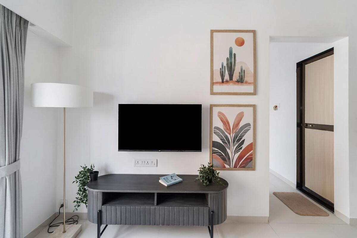 Evara 1bhk In Khar W By Square One
