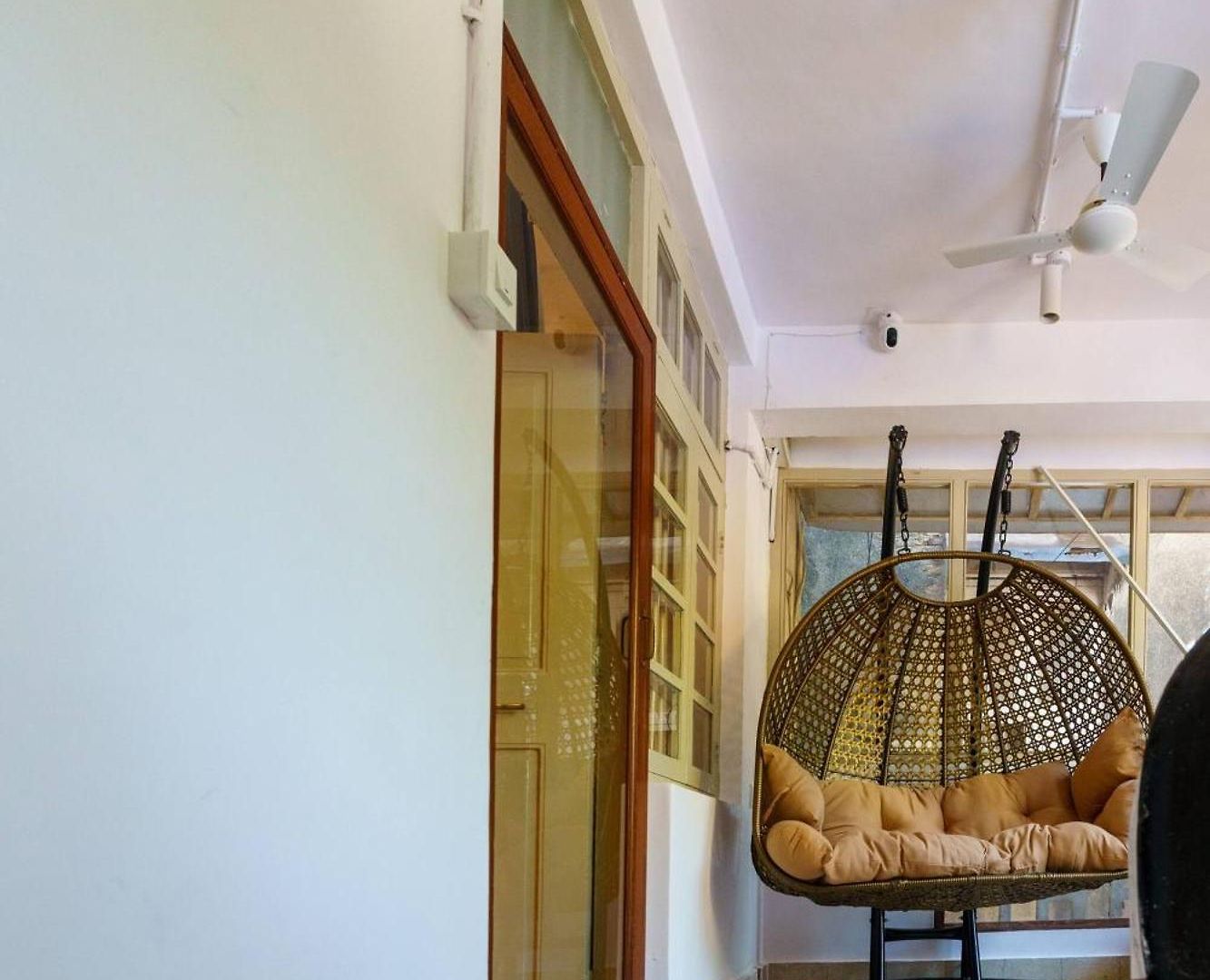 48b Stylish 1bhk Khar With Swing Apartment Mumbai