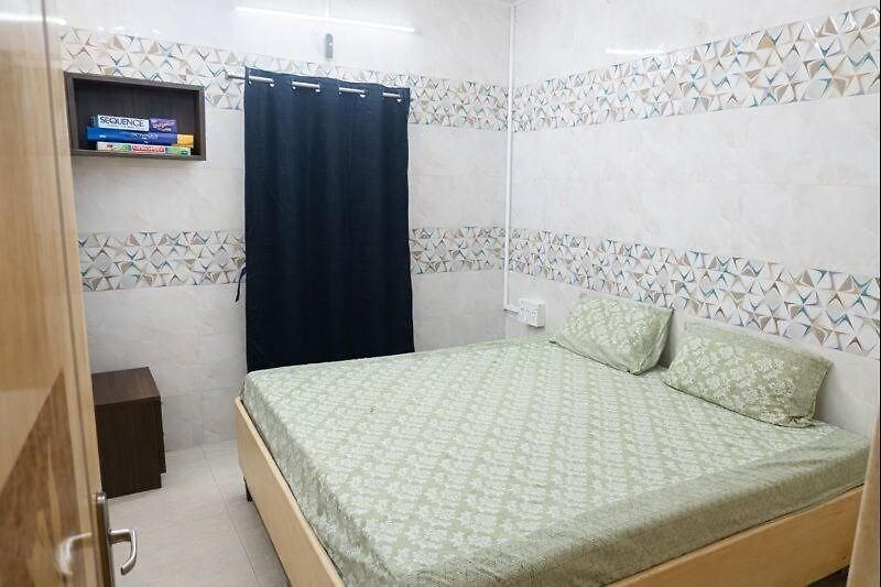 1bhk Recliners 55 Inchs Led Netflix Near Juhu Airport Nanavati Parle Apartment *