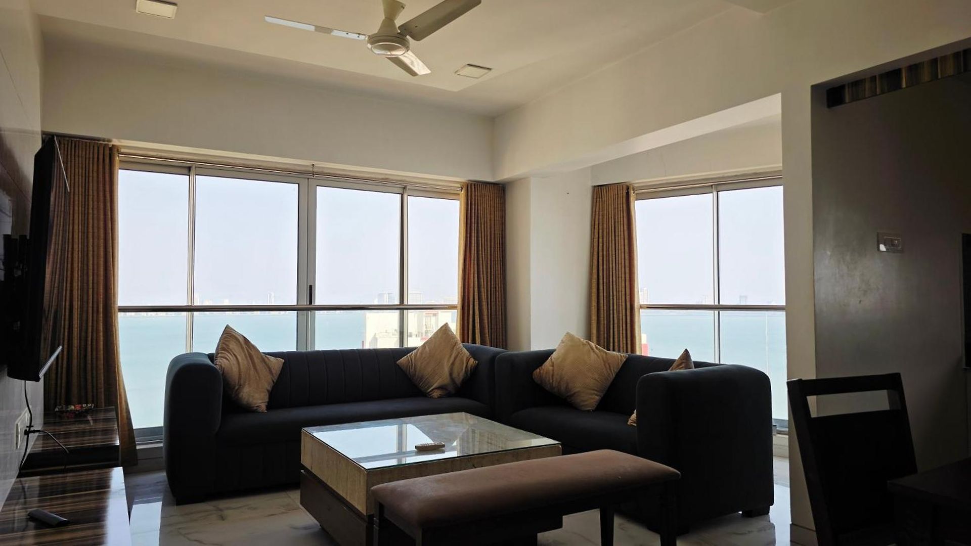 Apartment Ocean 360 Sea Facing Apartment- 1401