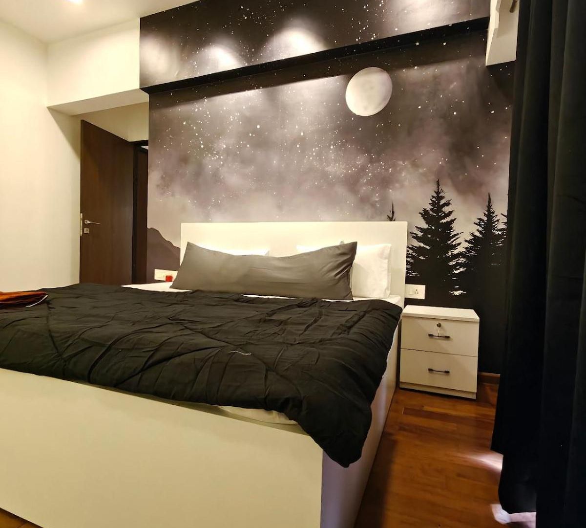 It's Black & White Apartment Mumbai