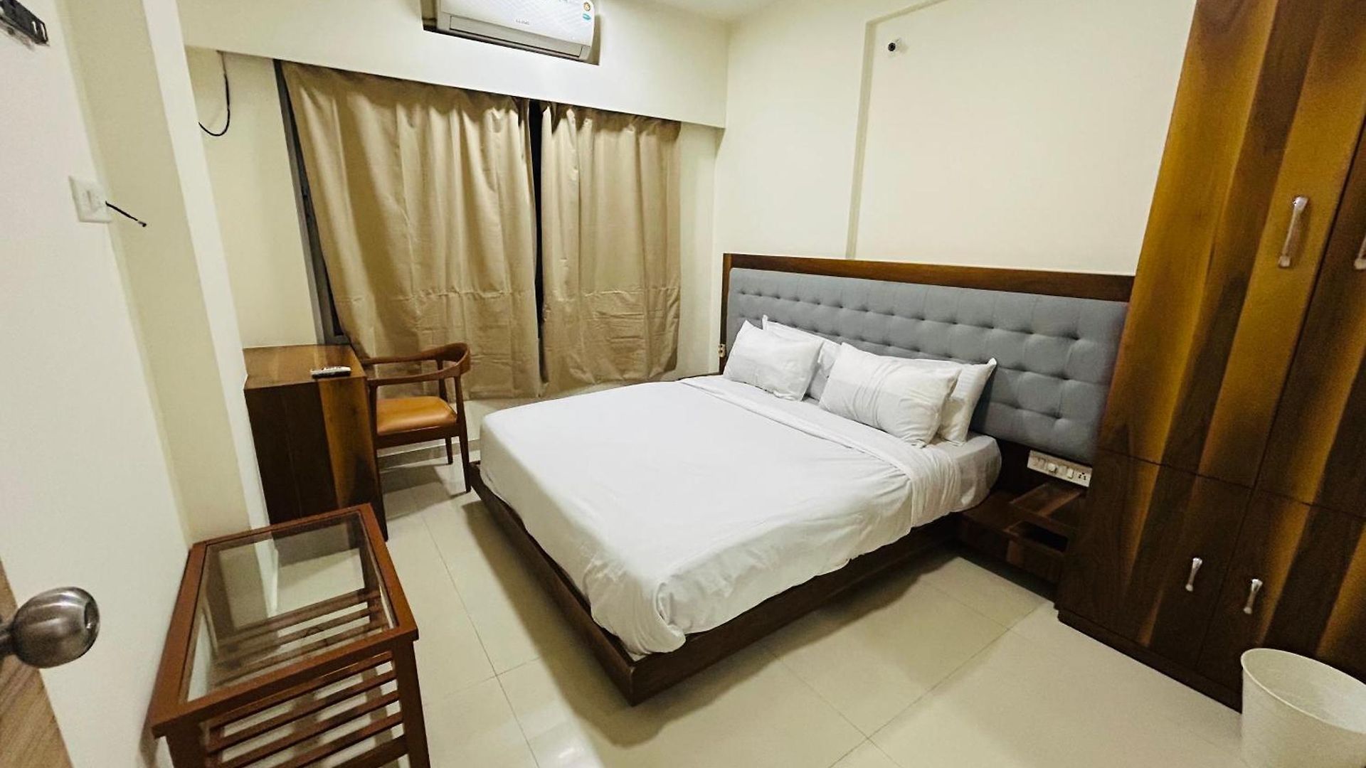 Apartment 2bhk Beside Hiranandini-star Homes Powai Mumbai