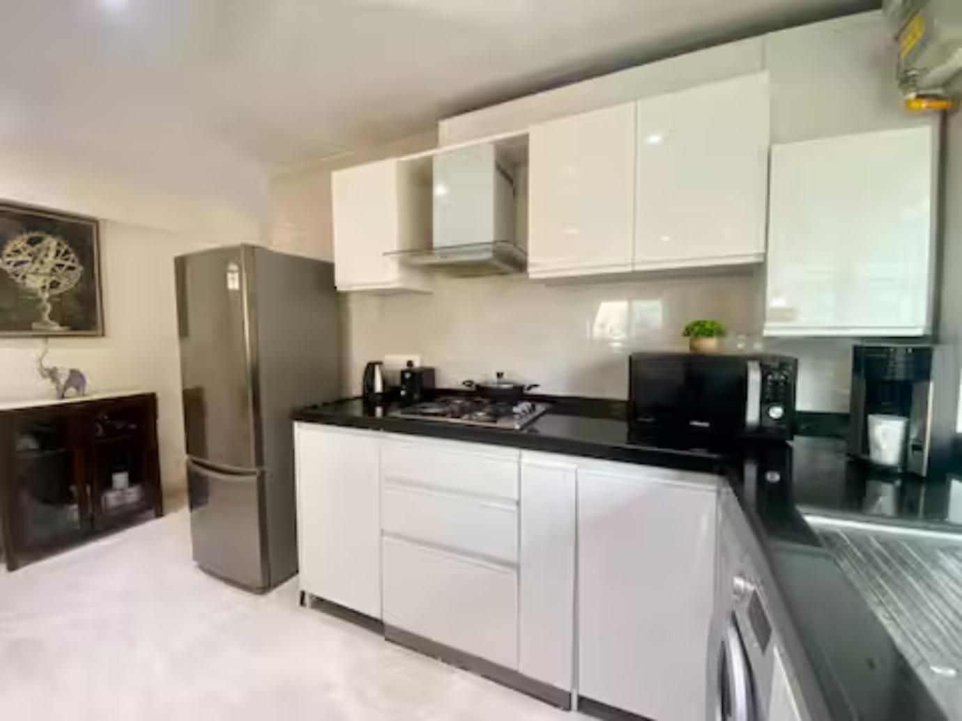 Connekthomes - Luxurious Modern Bliss In Bandra - 6br Apartment *
